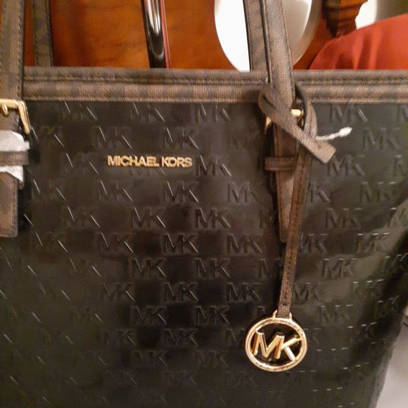 MICHAEL KORS embossed leather EW tote. Black - Picture 8 of 9